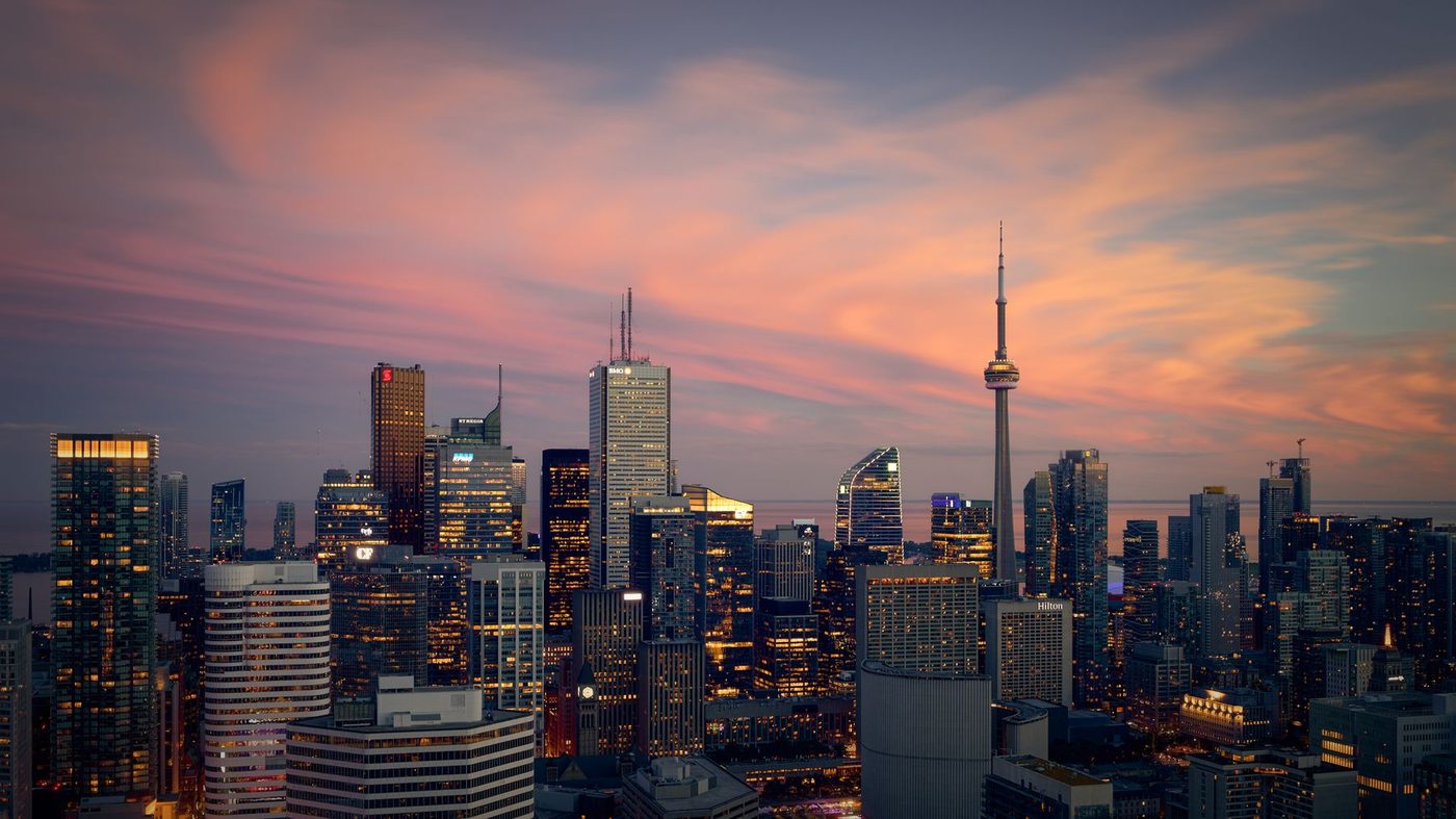Toronto skyline with the CN Tower at dusk